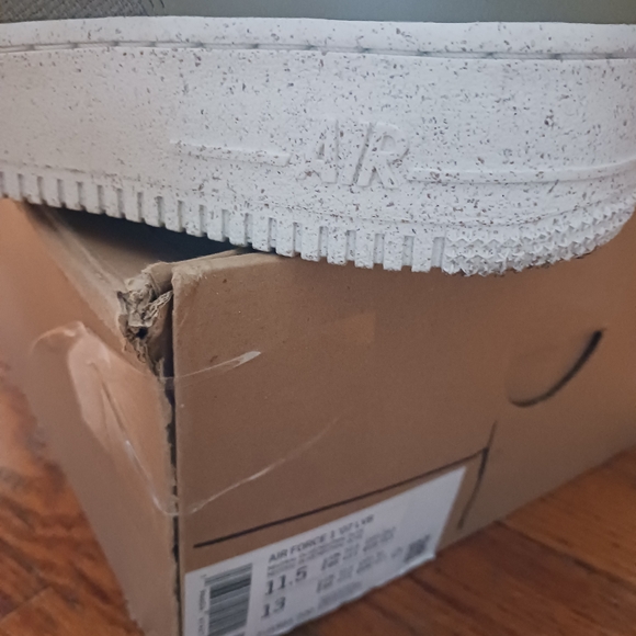 New Nike Air Force 1 07 LV8  Neutral Olive Sneakers - Picture 5 of 5